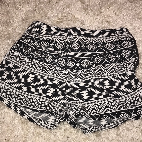 Patterned shorts - Picture 2 of 4